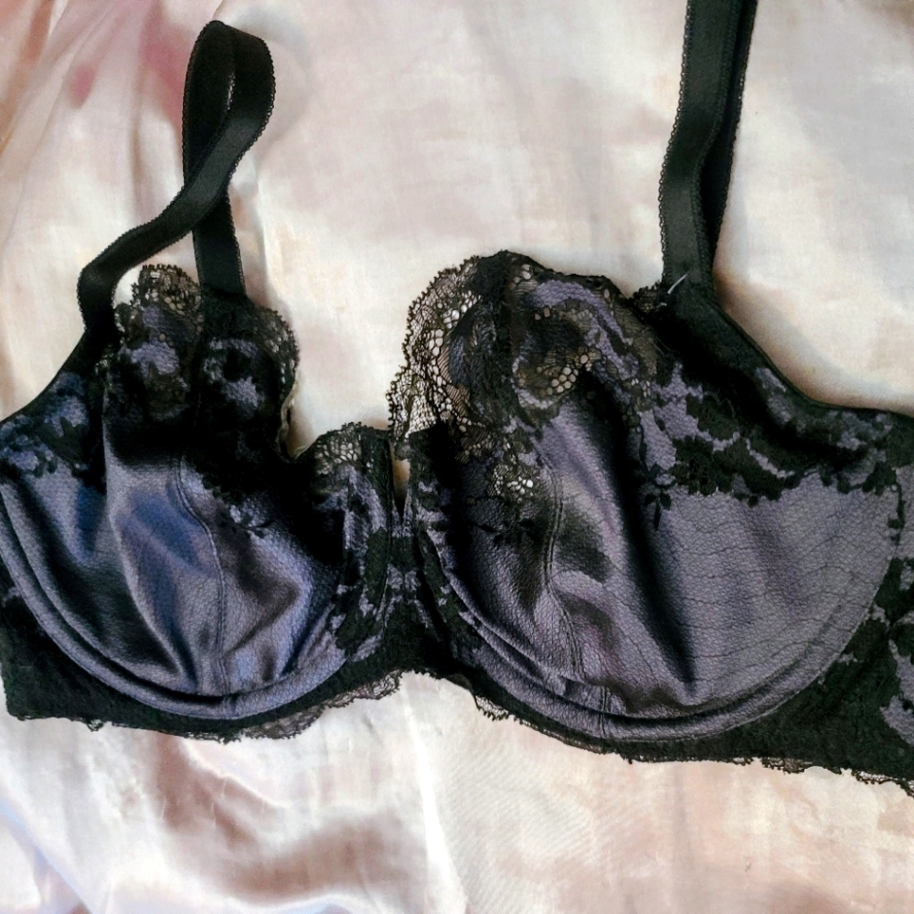 Wacoal Blacl Lacy Underwire 38D
